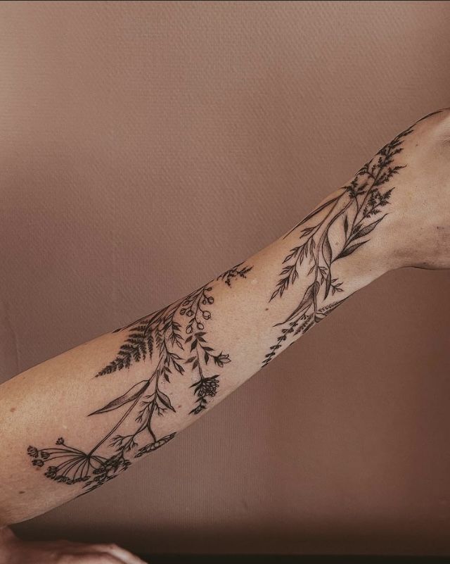 30 Small Wrist Tattoo Ideas That Are Subtle and Chic