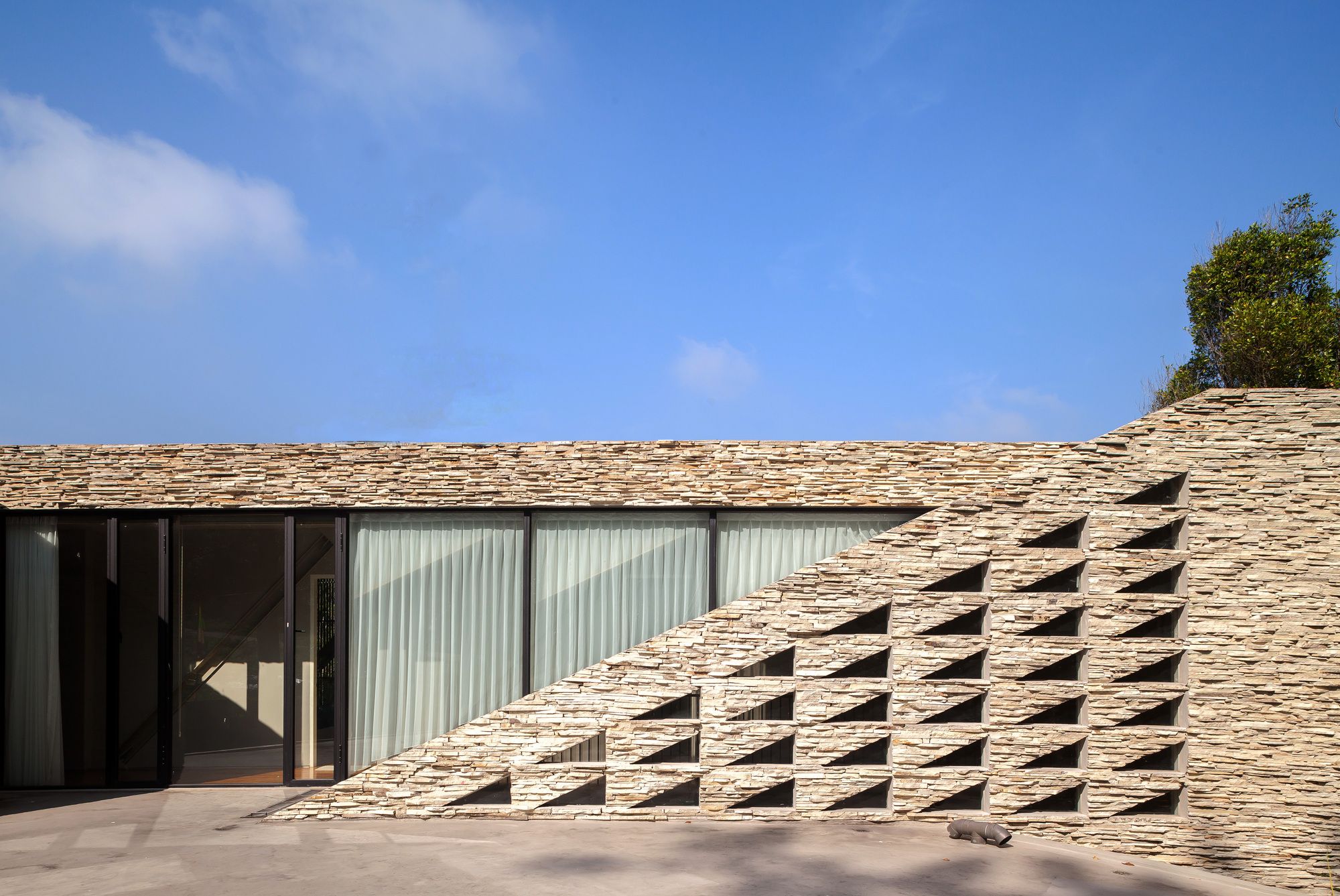 GA House / Ivan Priatman Architecture on Inspirationde
